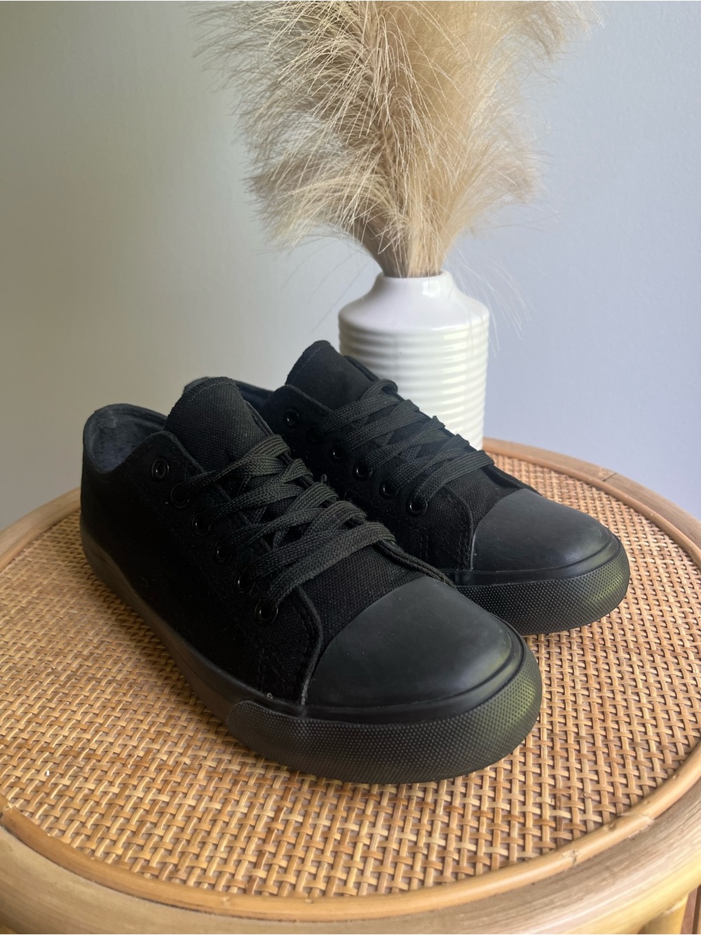 Classic Low-Top Black Canvas Sneakers women’s 8